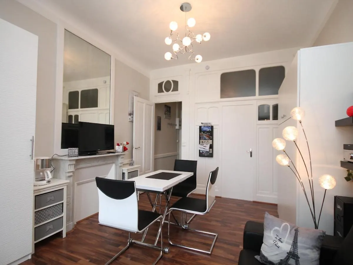 Studio Renove Avec Balcon, Tout Confort Et Wi-Fi Au Centre De Mont-Dore - Fr-1-608-105 Apartment